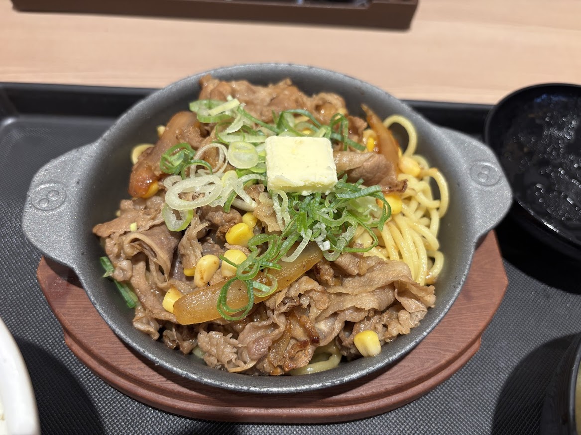 松屋 新宿靖国通り店で店舗限定 牛肉バターちゃんぽん焼き定食