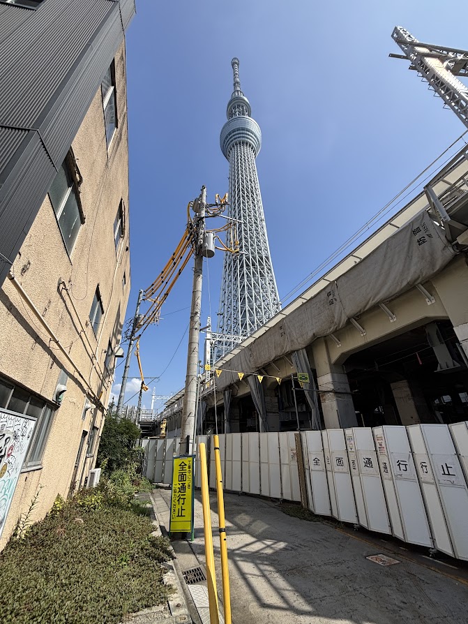 とうきょうスカイツリー駅と東京スカイツリー