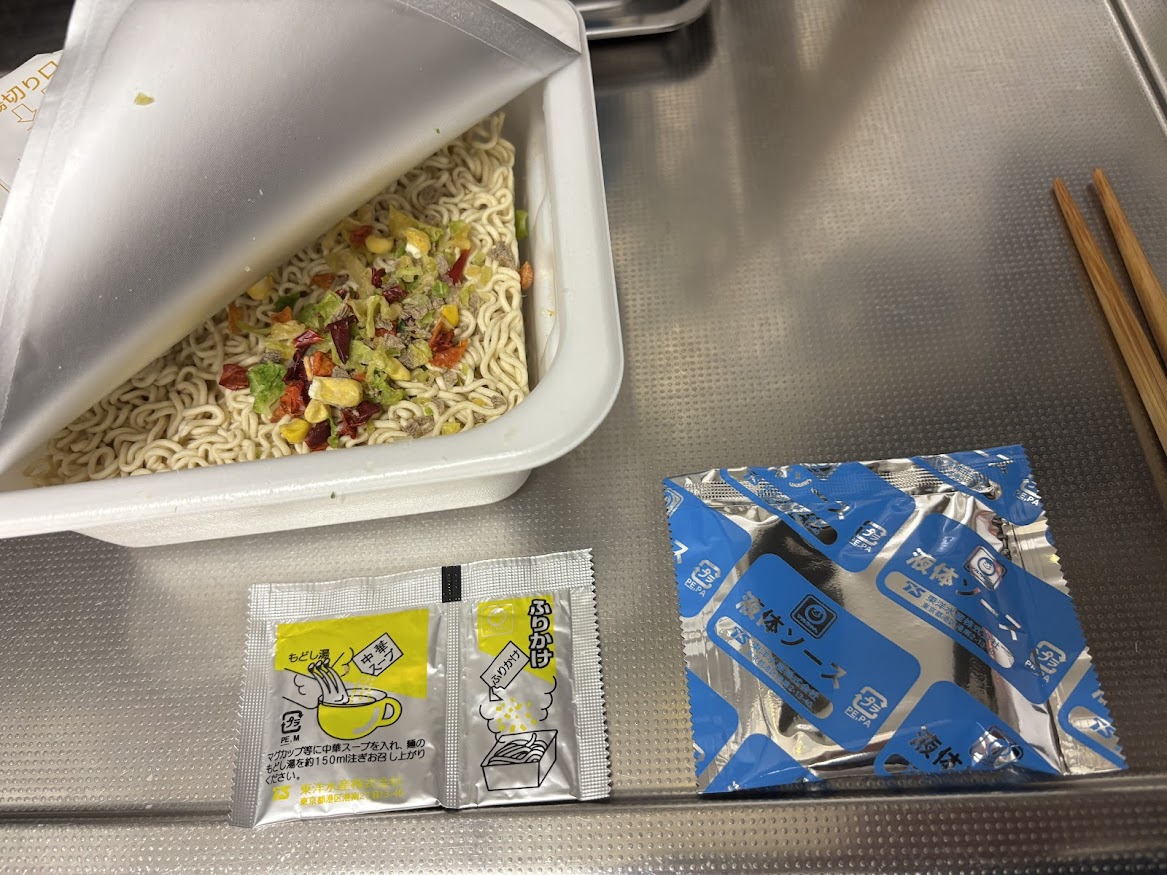 5種の具材入り 中華風醤油味 オイスターソースを利かせた醤油味 中身
