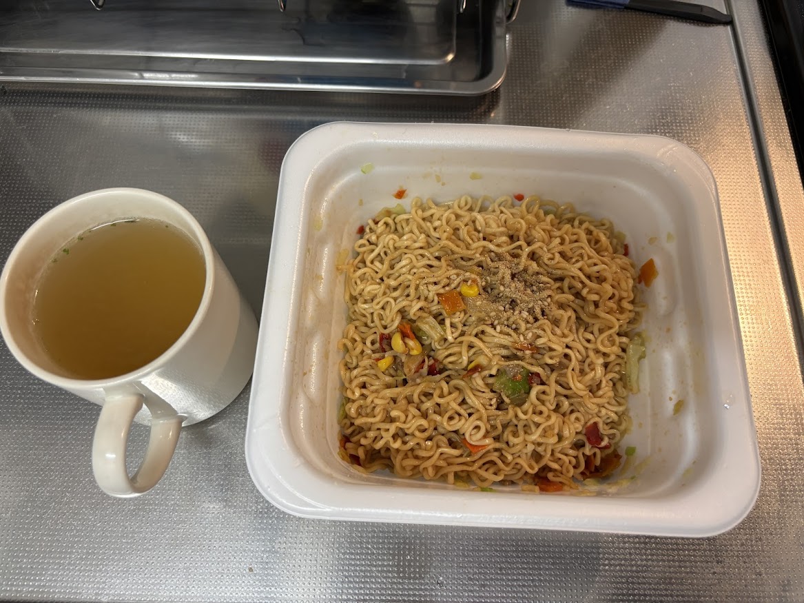 5種の具材入り 中華風醤油味 オイスターソースを利かせた醤油味、完成と中華スープ