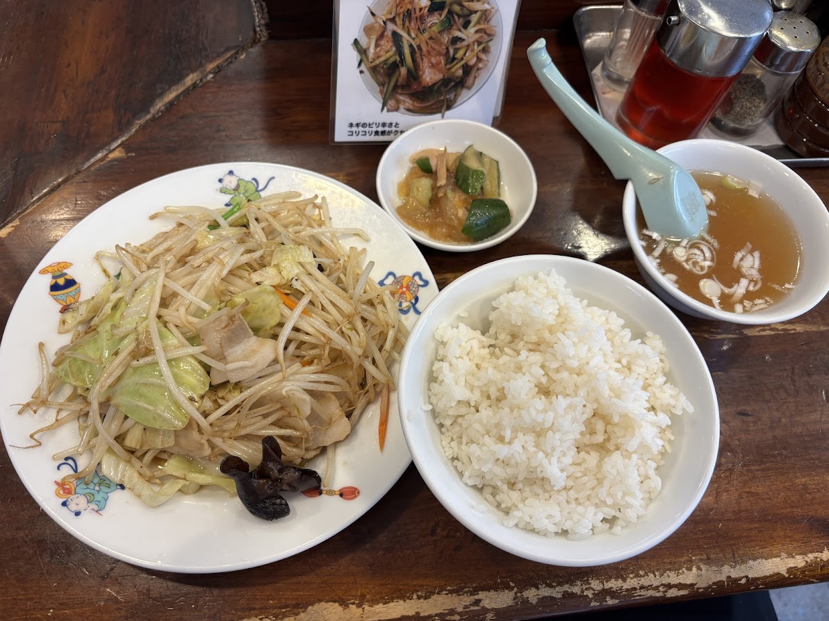 中華料理 天龍 銀座街店で野菜炒めとライス（中）