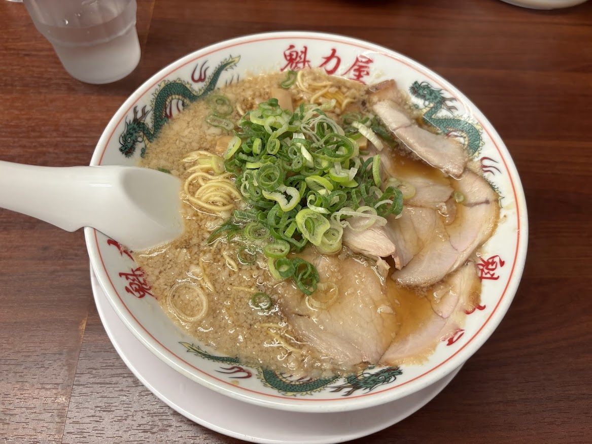 ラーメン魁力屋 五反田店で京都背脂醤油ラーメン