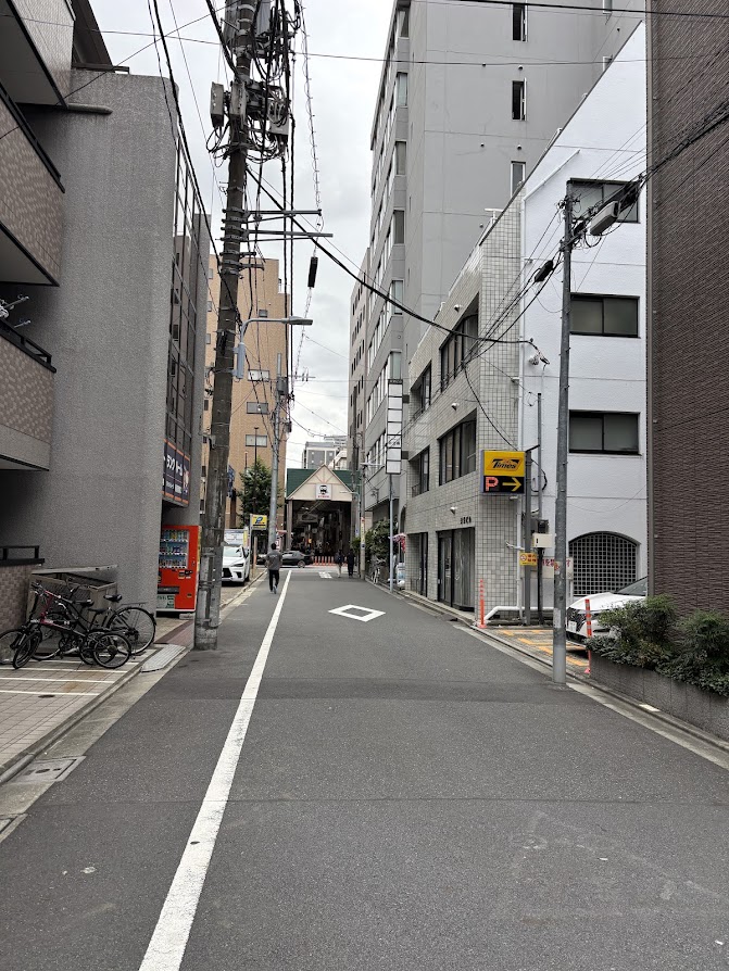 歩いて移動、新御徒町と佐竹商店街が見えてきた