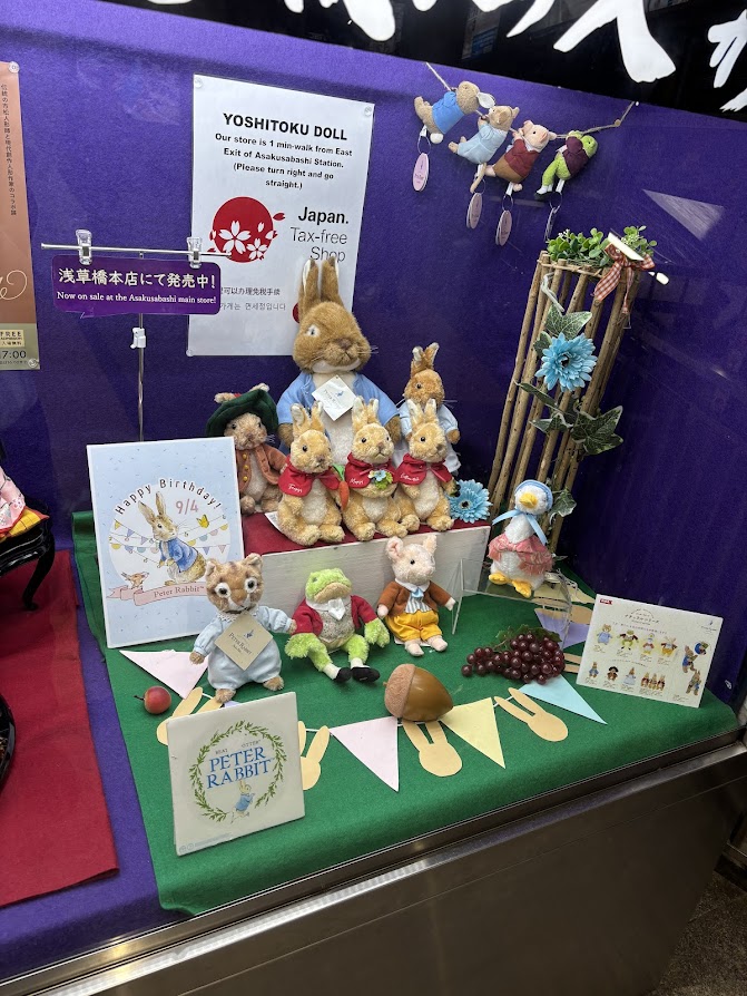 JR浅草橋駅のピーターラビットの人形