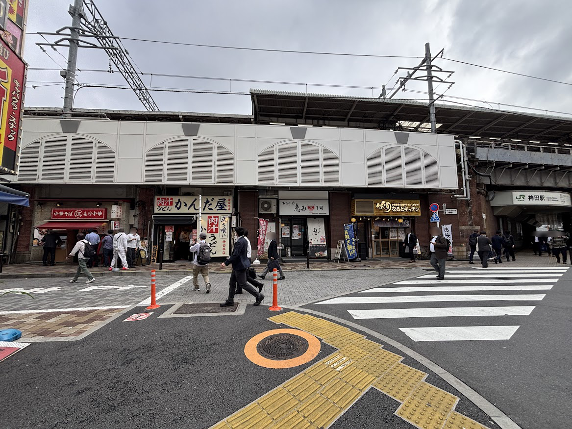 神田ちえちゃんラーメンと並びの肉汁うどんかんだ屋 神田本店、まぐろ丼や 恵み1号、なるとキッチン