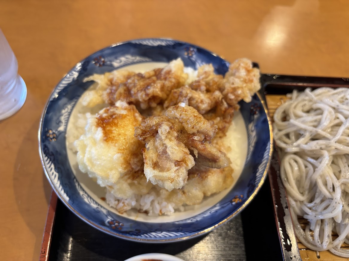 ごまそば遊鶴北38条店でもりそばと鶏親子天丼セットの鶏親子天丼