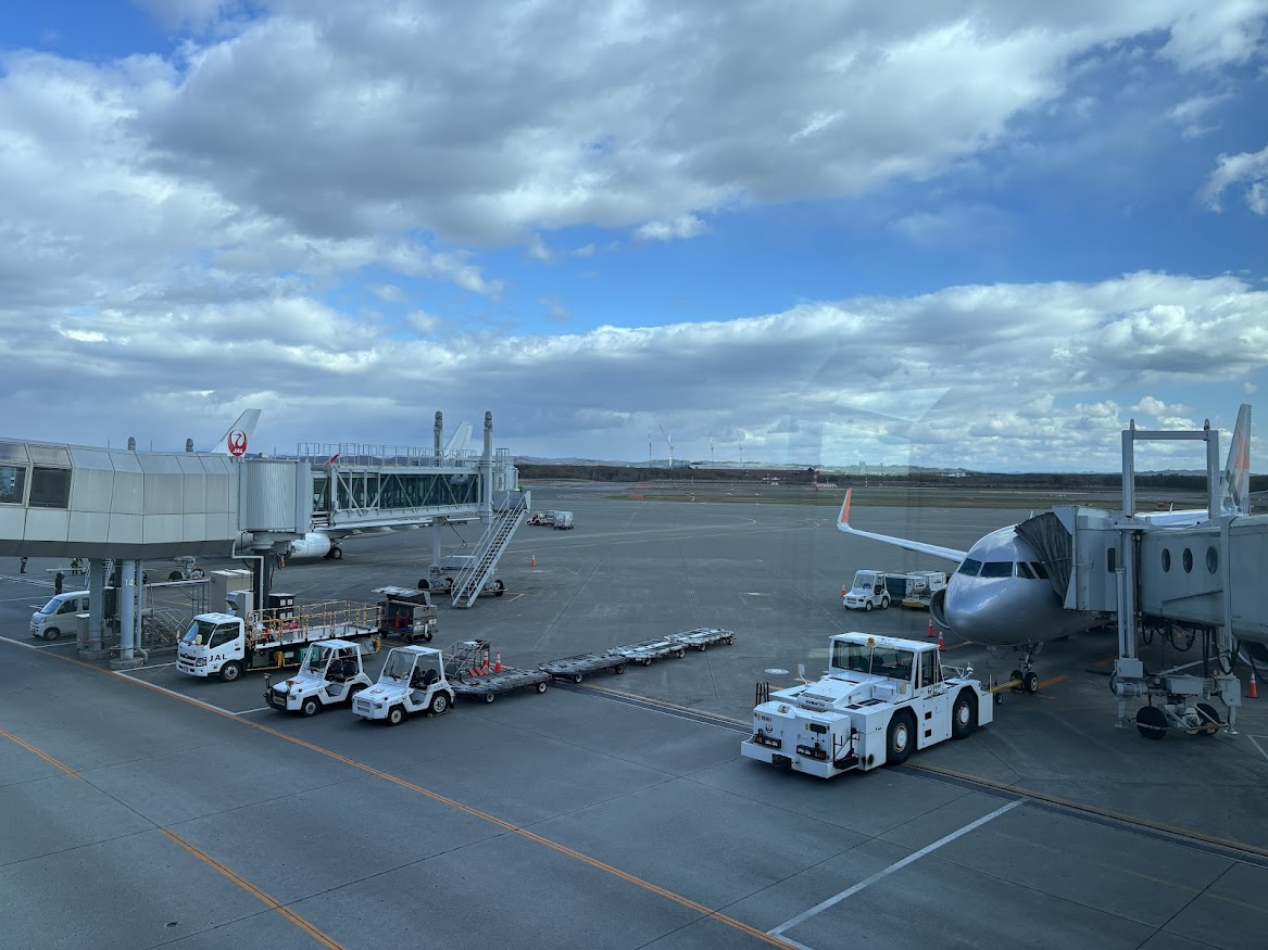 新千歳空港のジェットスターのAirbus A320で成田空港へ向かいます