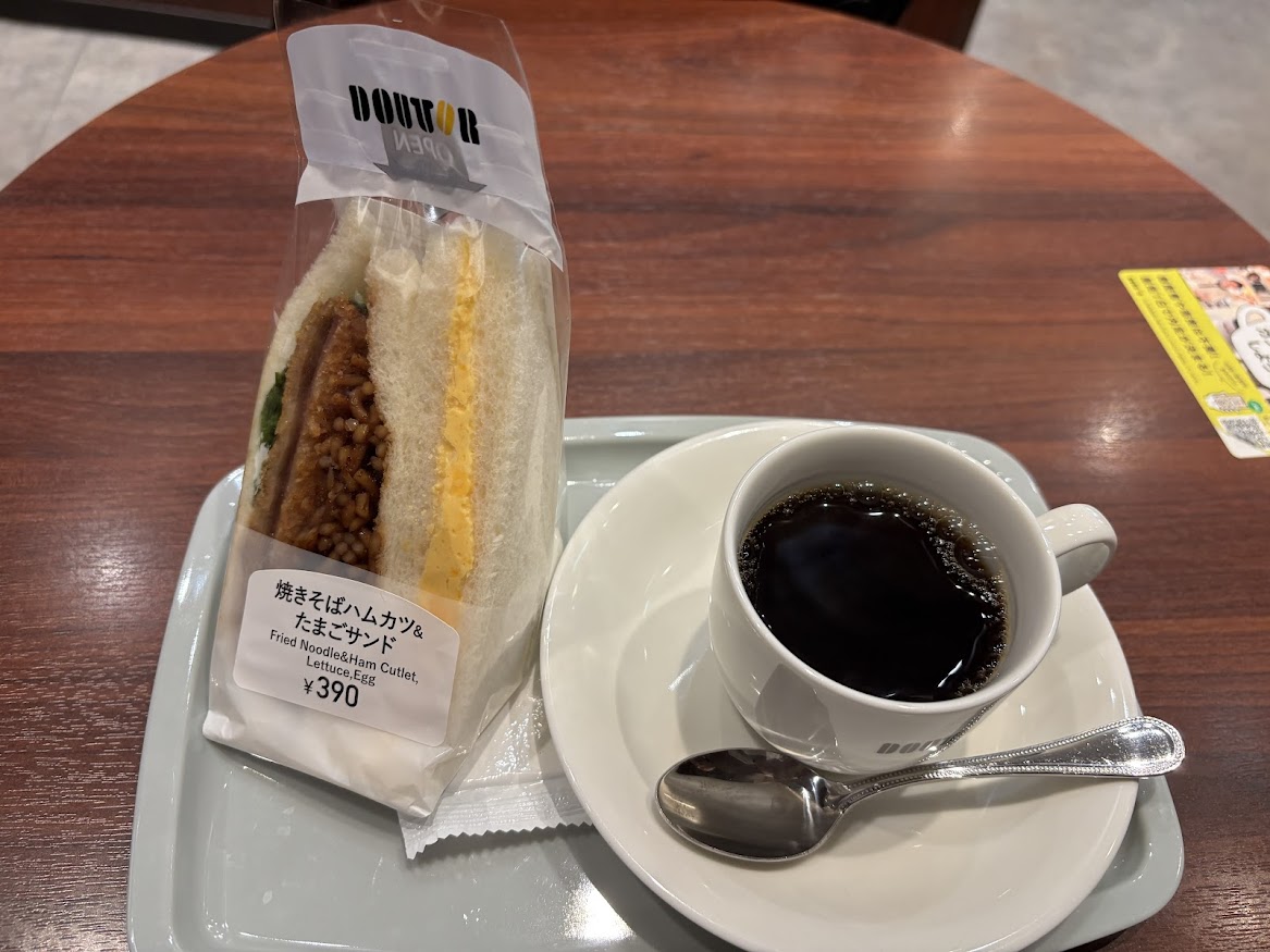 ドトールコーヒーショップ 恵比寿1丁目店で焼きそばハムカツ＆たまごサンドとブレンドコーヒーS