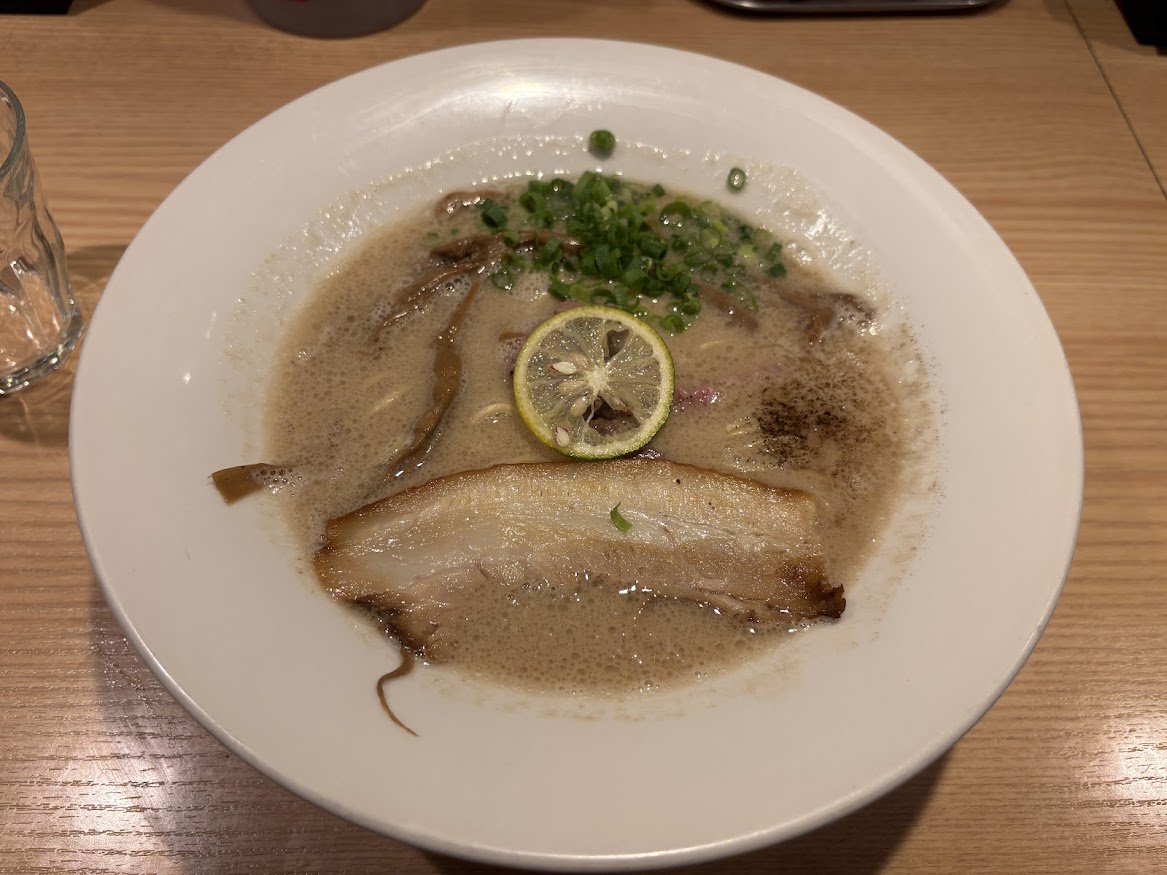 後楽園・春日駅近くの【ラム（羊）のラーメン】自家製麺 MENSHO TOKYO（メンショー とうきょう）でラム豚骨らぁ麺【20251031】