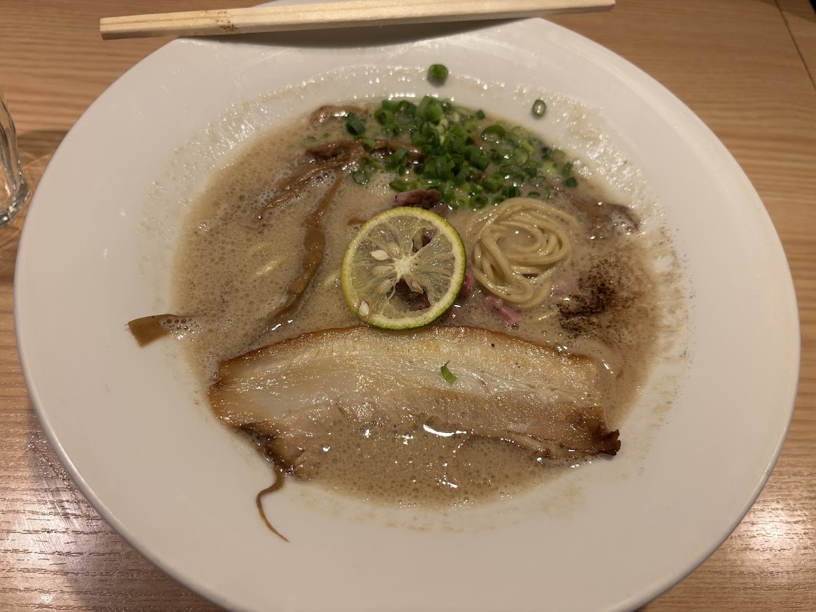 後楽園・春日駅近くの【ラム（羊）のラーメン】自家製麺 MENSHO TOKYO（メンショー とうきょう）でラム豚骨らぁ麺【20251031】