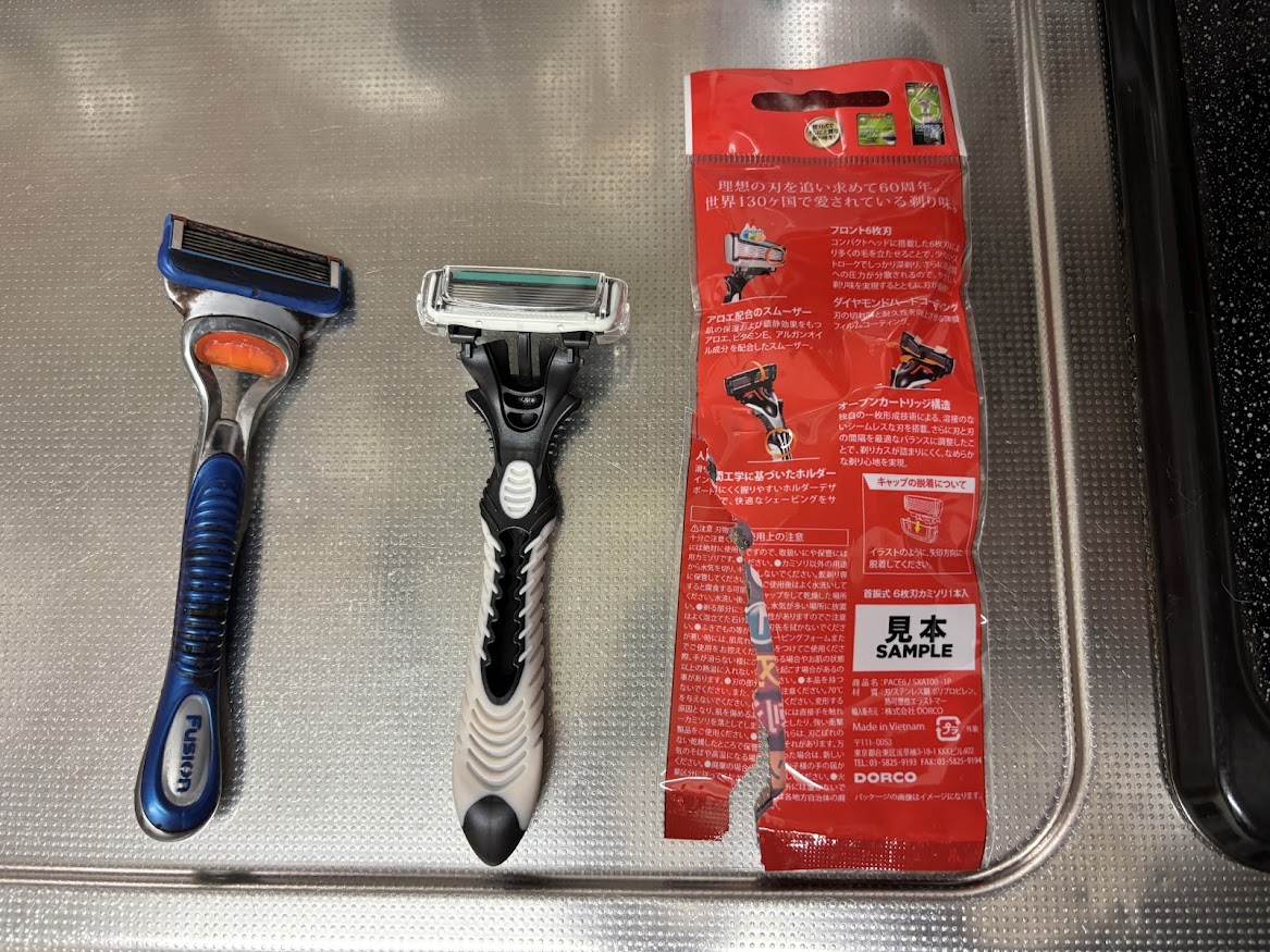 QBハウスでもらってきた試供品の髭剃り、「プレミアムカミソリ DORCO PACE6 Disposable（ドルコ ディスポ）（PACE6 / SAX100-1P）」