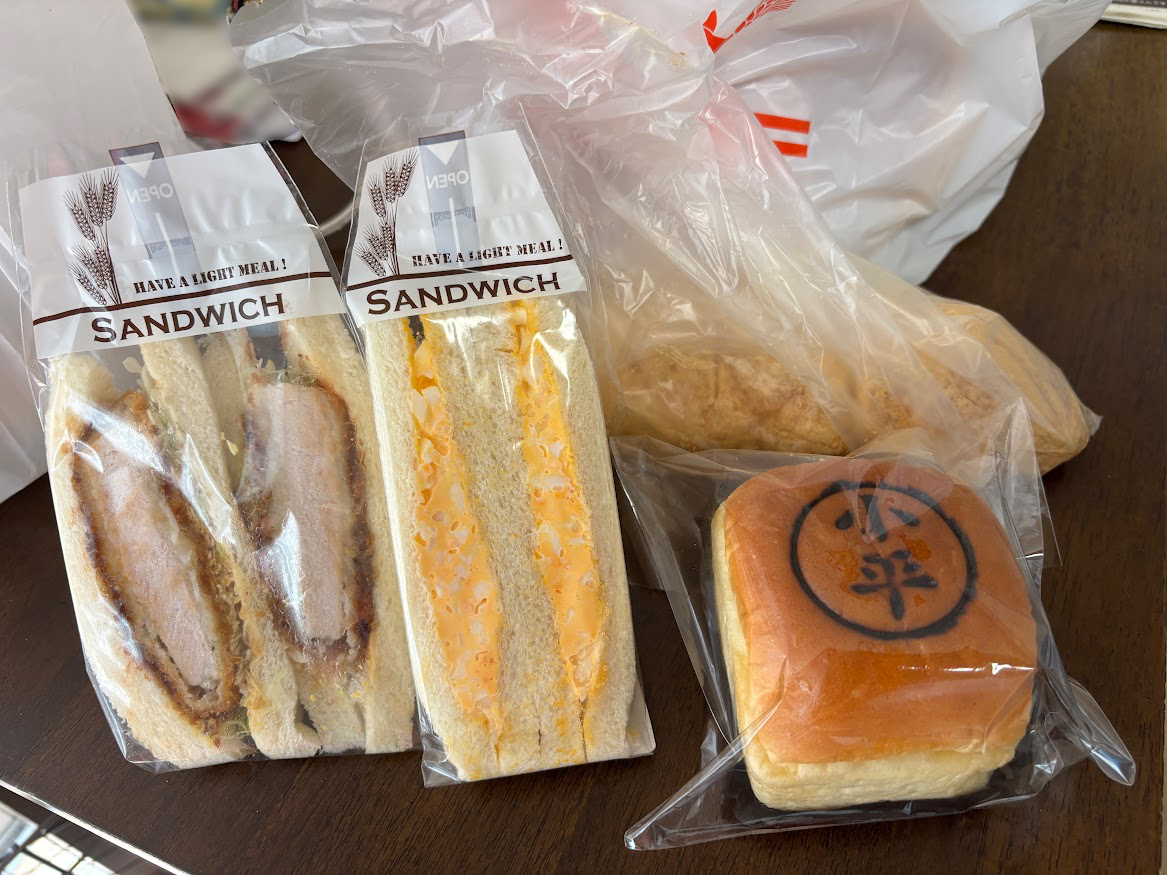 パン工房 EMU（エミュウ） 小平店の総菜パンでカツサンド、たまごサンド、小平あんぱん等