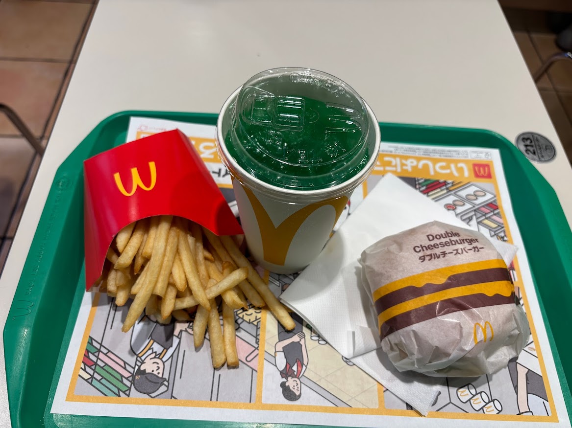 第一京浜鮫洲店でひるまック ダブルチーズバーガー セット（ダブルチーズバーガー、マックフライポテト(M)、ファンタ メロン(M)）640円