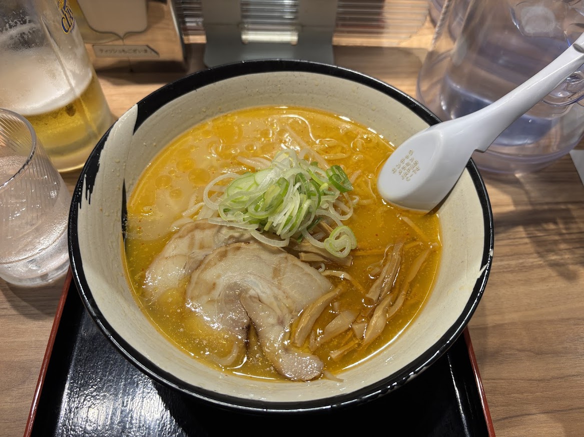 「札幌ラーメン 雪あかり 新千歳空港店」で味噌ラーメン
