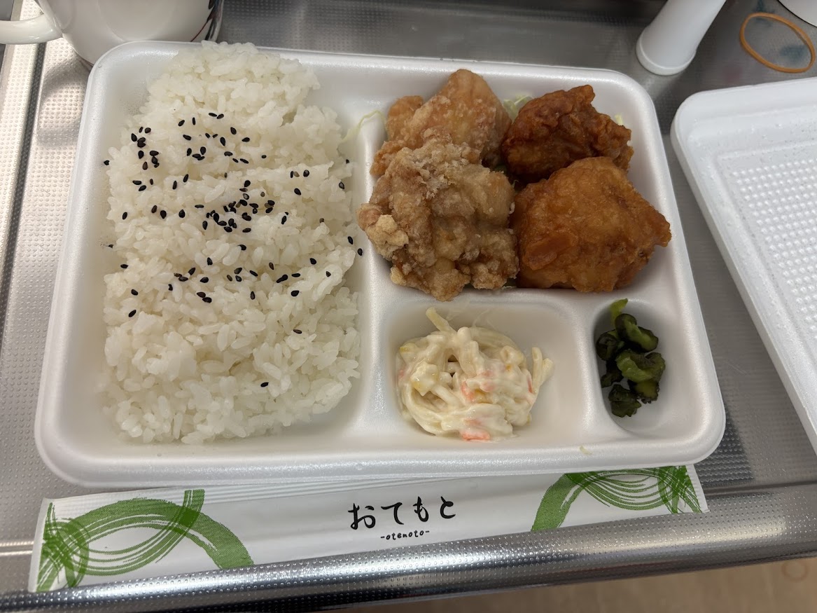 アゲラー本舗からあげ屋 小平茜屋橋店で買ってきた唐揚弁当【L】 唐揚げ4コ入り、税込み864円