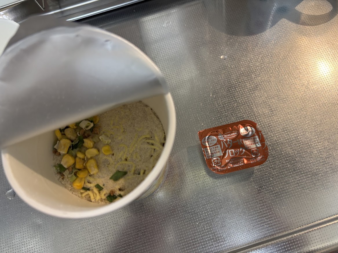 エースコックのカップラーメン「飲み干す一杯 コーン塩バター味」