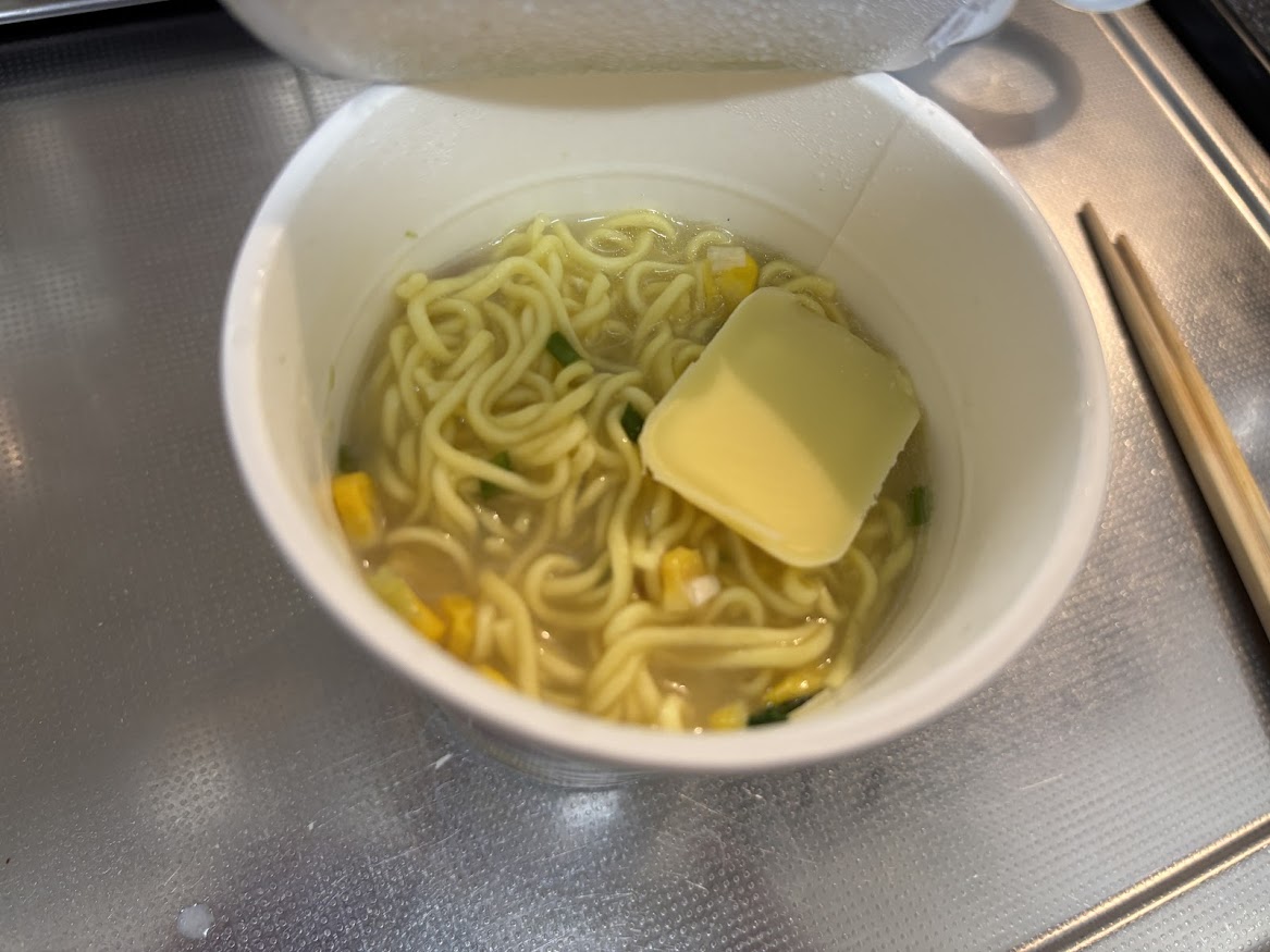 エースコックのカップラーメン「飲み干す一杯 コーン塩バター味」
