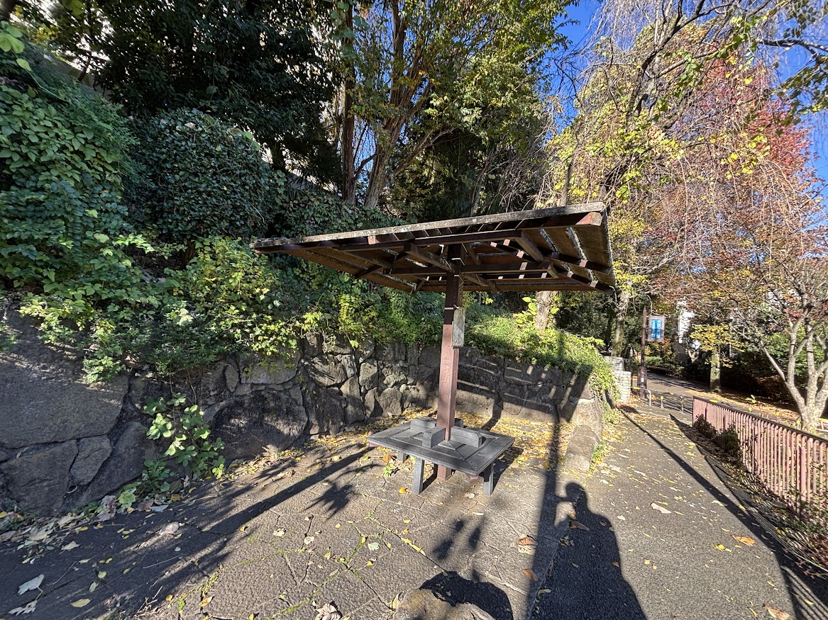 林試の森公園 水車門近くのベンチ