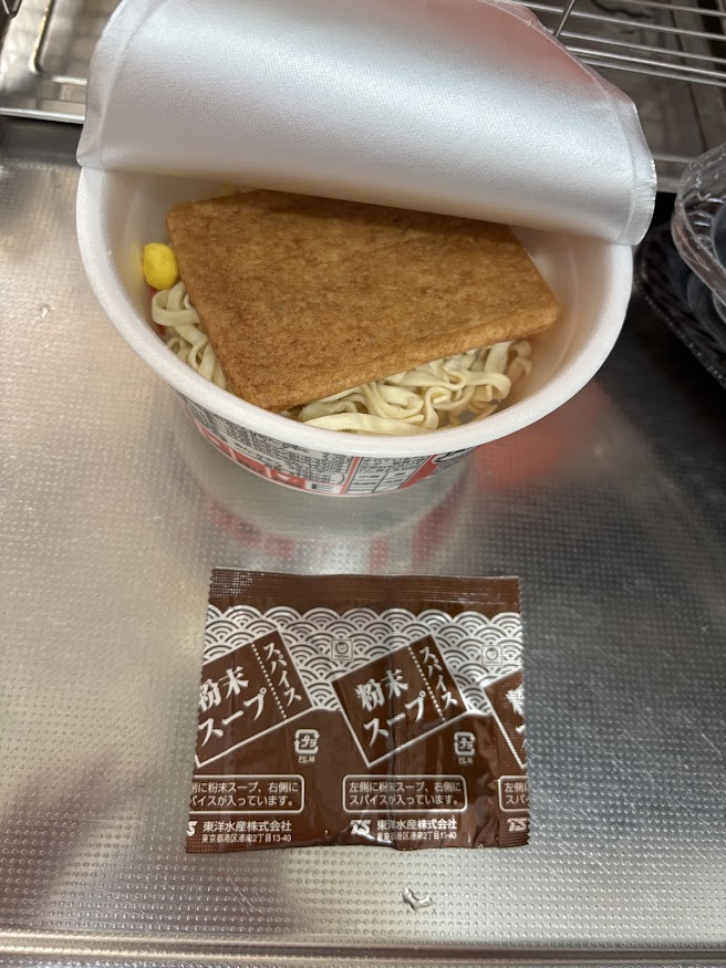 マルちゃん（東洋水産）のシャア専用 赤いきつねうどん（