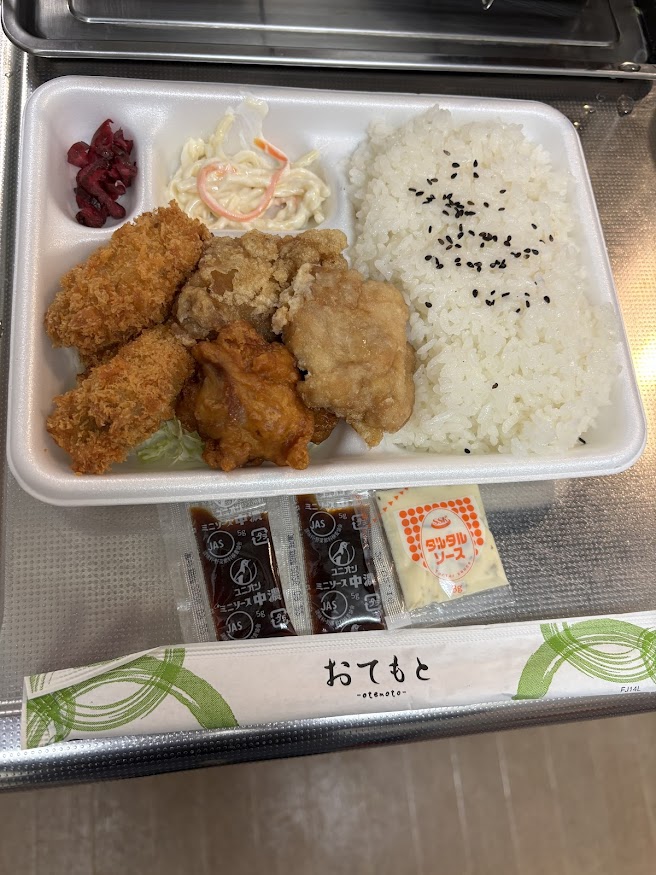 アゲラー本舗からあげ屋 小平茜屋橋店で冬季限定！広島産カキフライ！の唐カキ弁当（BIG（からあげ3個入り））954円