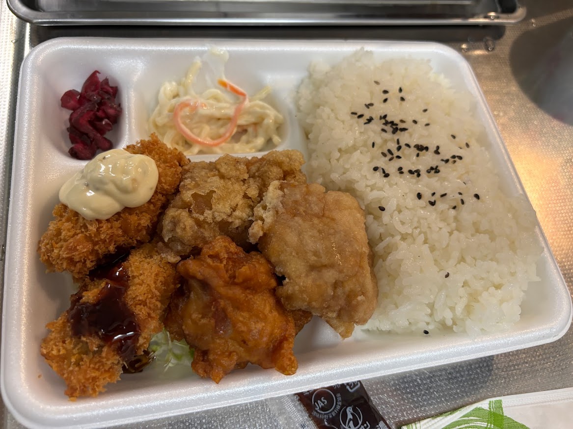 アゲラー本舗からあげ屋 小平茜屋橋店で冬季限定！広島産カキフライ！の唐カキ弁当（BIG（からあげ3個入り））954円