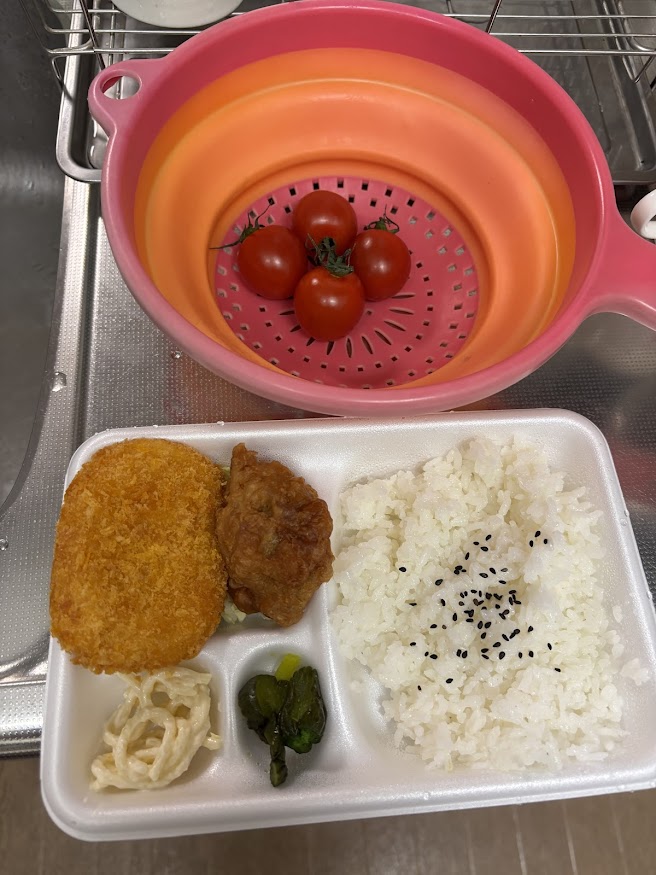 アゲラー本舗 唐コロ弁当【S】とミニトマト