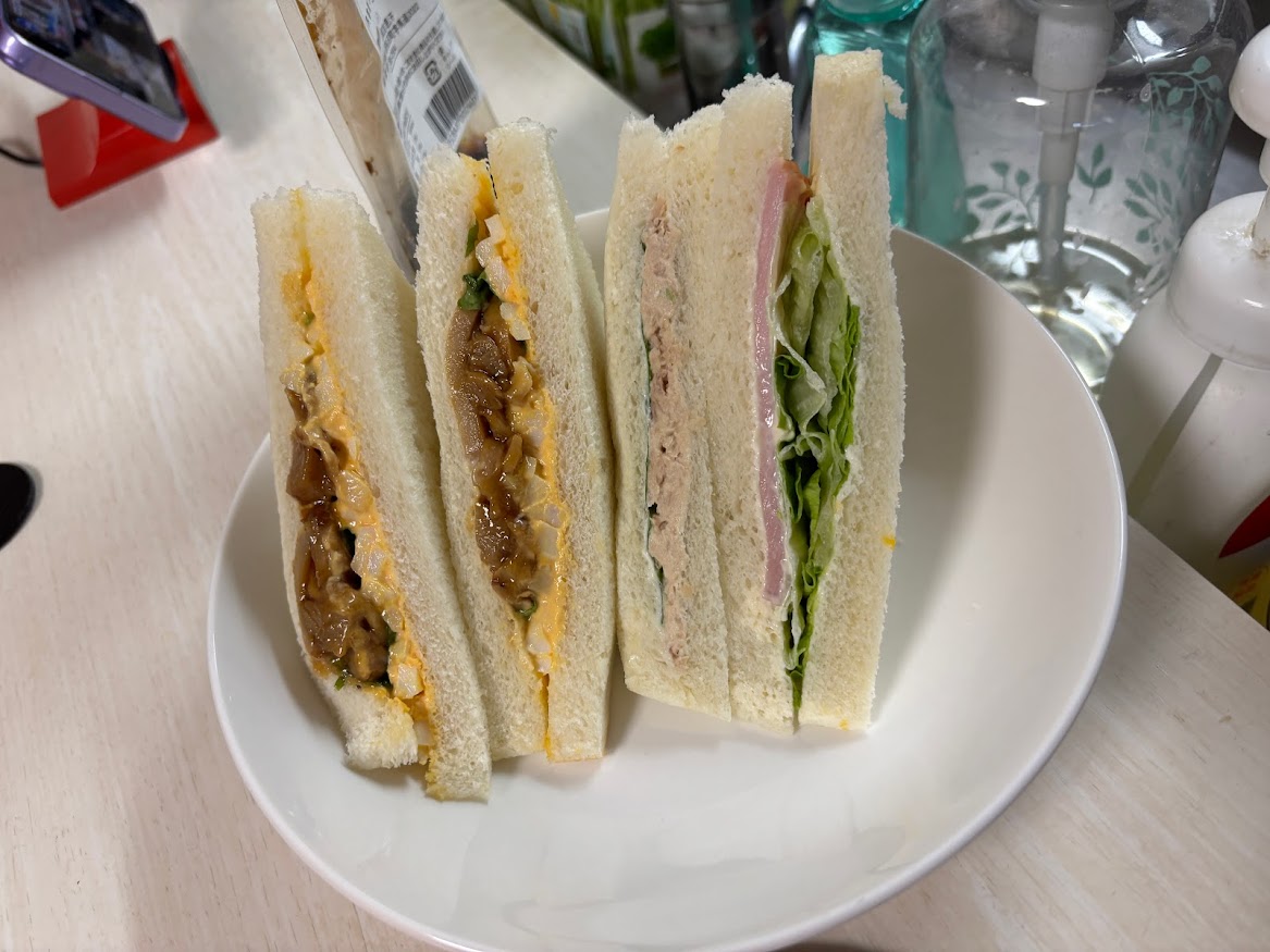 パン工房エミュウ小平店（EMU）の照り焼きチキンサンド等