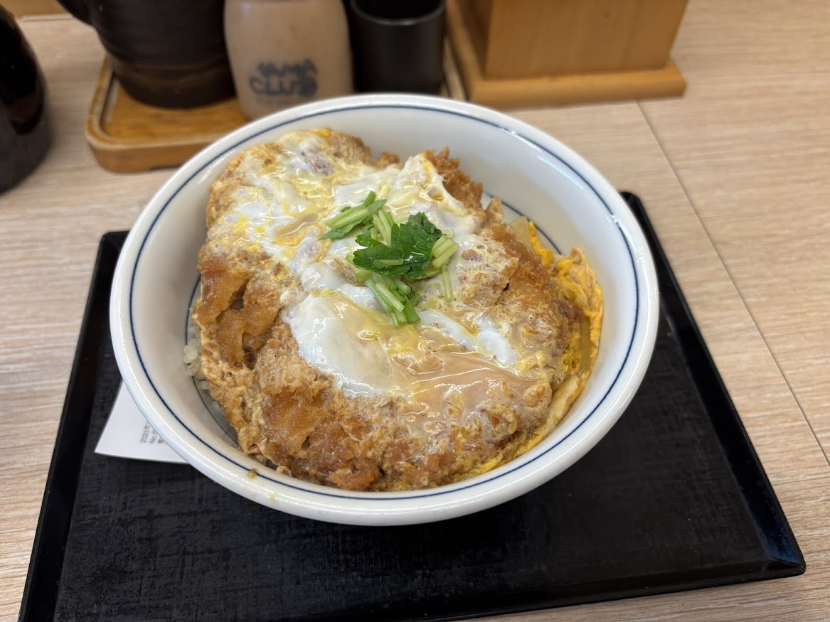 かつや 新宿南口店でカツ丼（梅）
