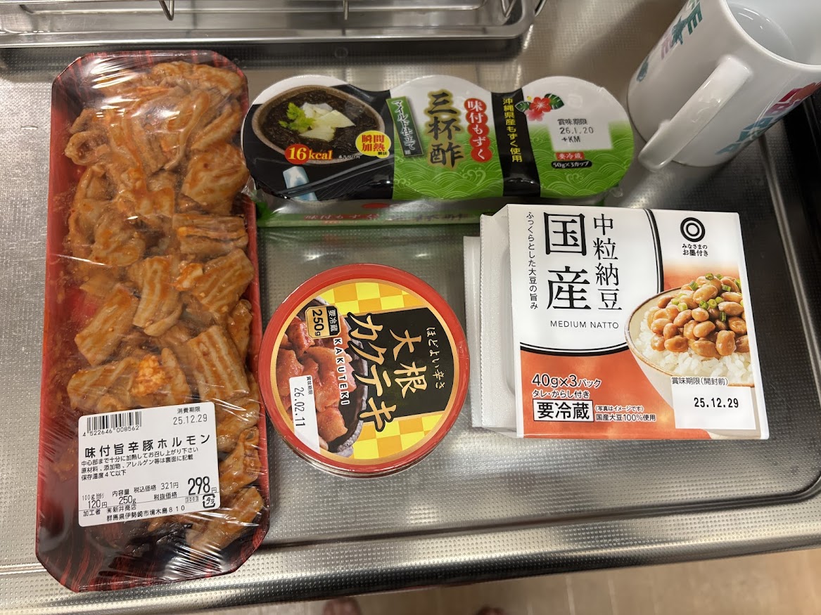 味付旨辛豚ホルモン、味付もずく三杯酢、大根カクテキ、みなさまのお墨付き 中粒納豆