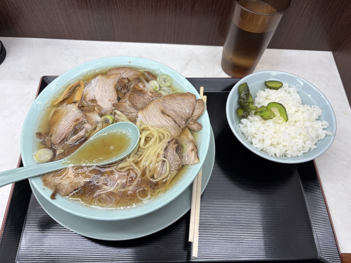 新橋ニューともちんラーメン 蒲田西口駅前店でちゃん系中華そば チャーシュー麺と中めし