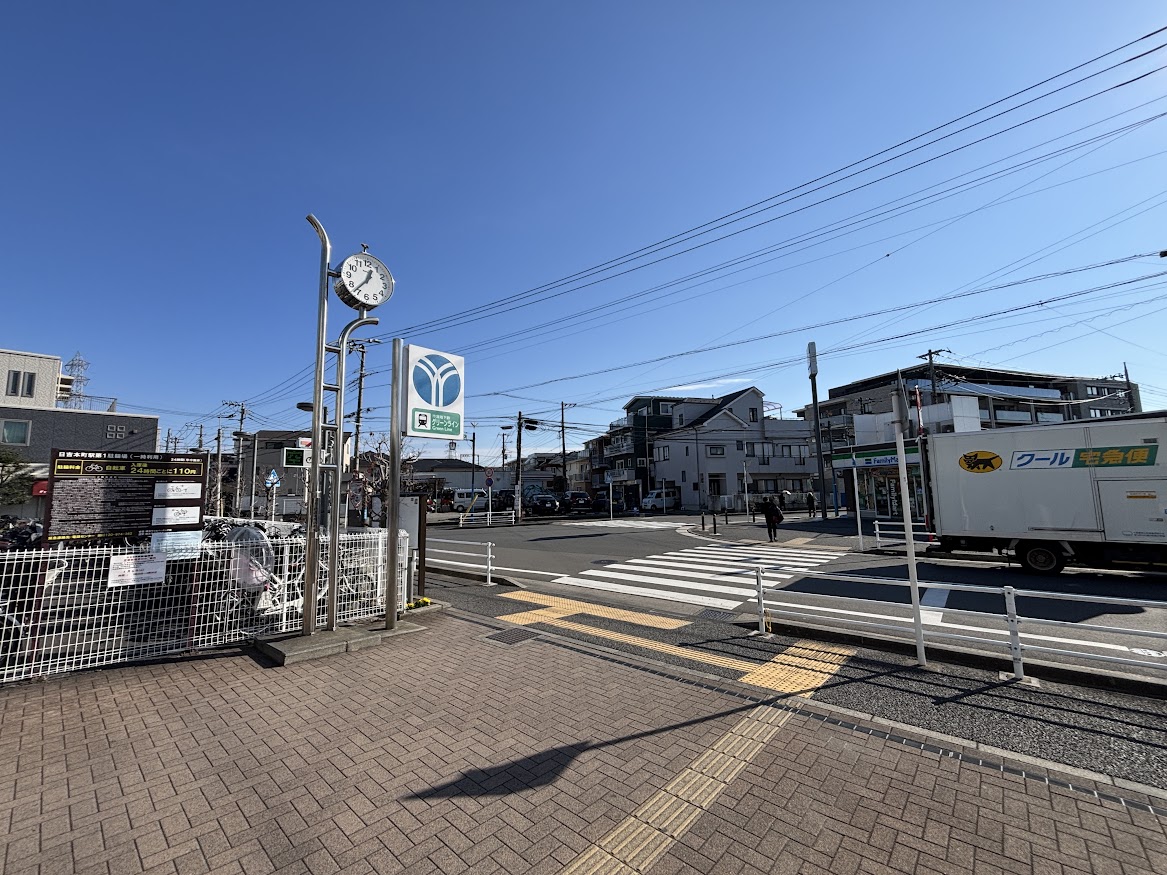 日吉本町駅前