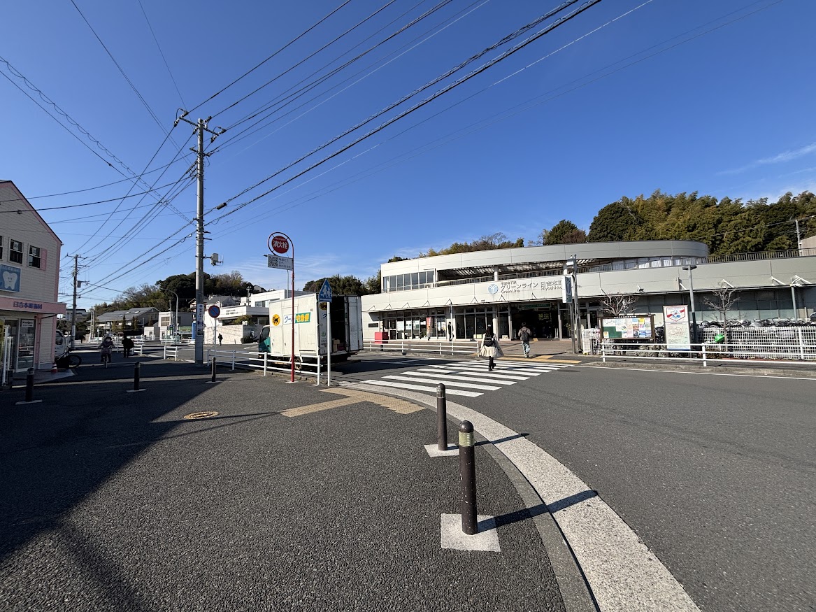 日吉本町駅前