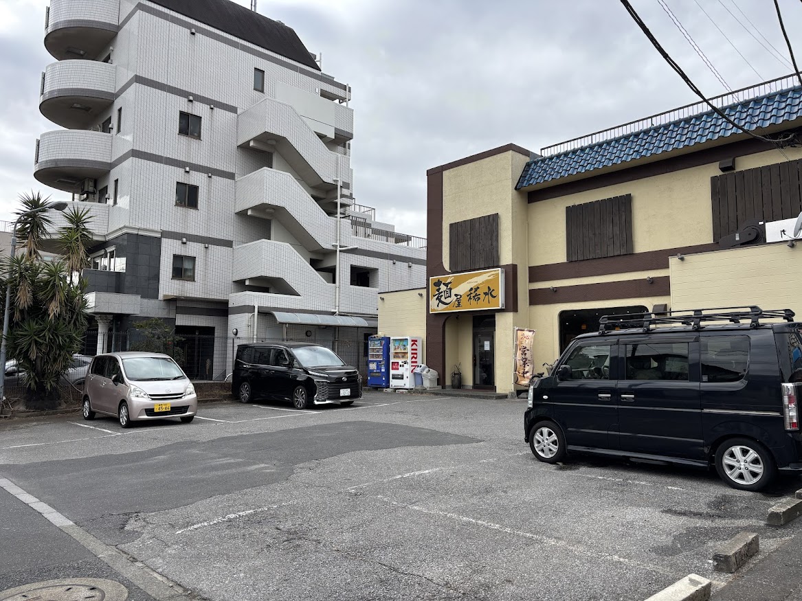 舎人公園駅から少し歩いた所にあるロードサイドな麺屋 稀水 (きすい)店舗外観