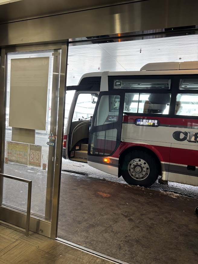 大谷地バスターミナルから新千歳空港に到着（臨時の中央バス）