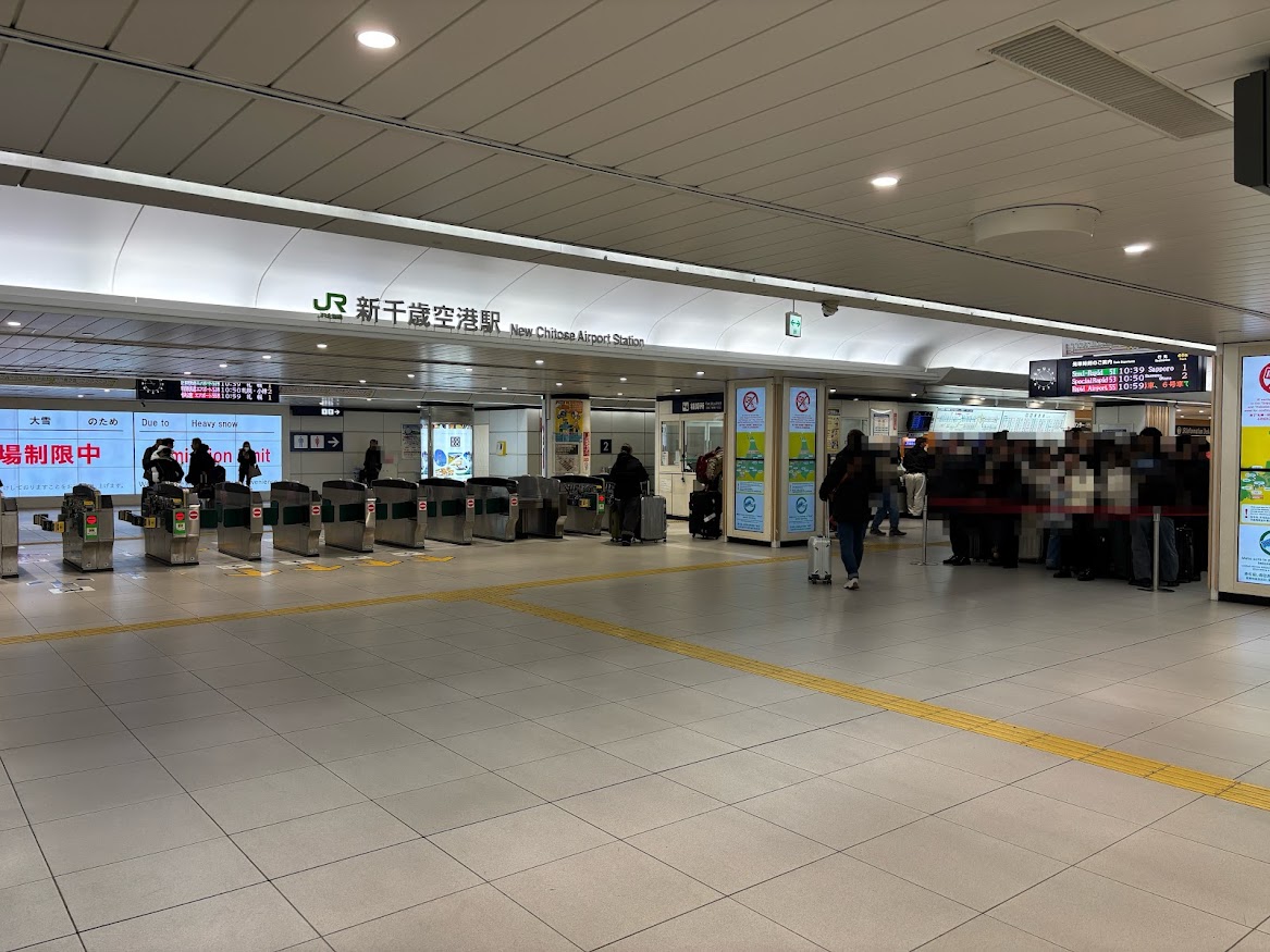 JR新千歳空港駅の改札前混雑（2026年1月27日10時49分頃）