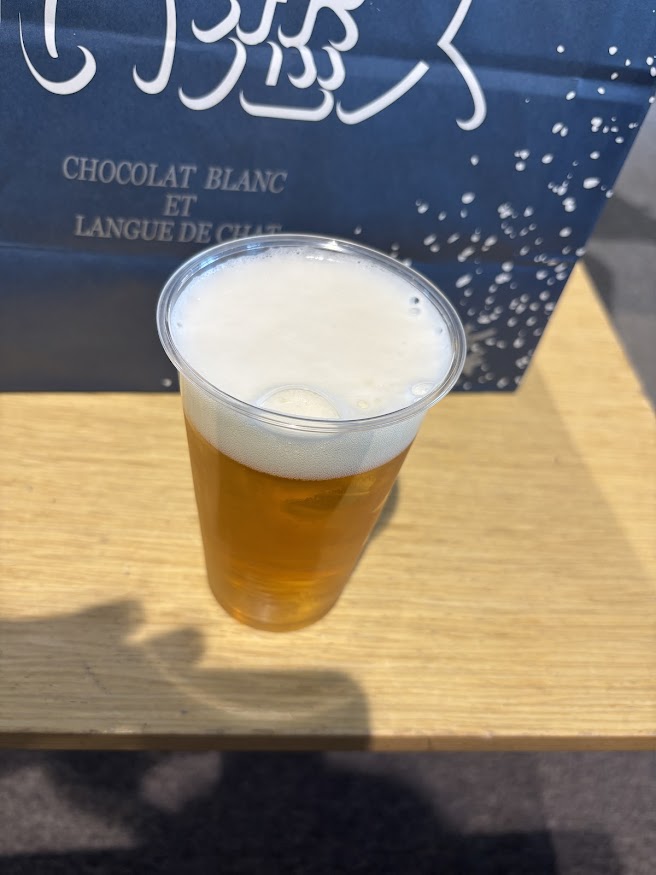 雪印パーラー ゲートラウンジ店で購入し飲んだ生ビール（サッポロクラシック）