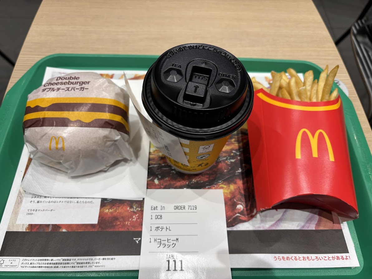 マクドナルド 桜台駅前店でひるまック ダブルチーズバーガー セット(MからLサイズアップ無料)640円でダブルチーズバーガー、マックフライポテト(L) 、プレミアムローストコーヒー(M)
