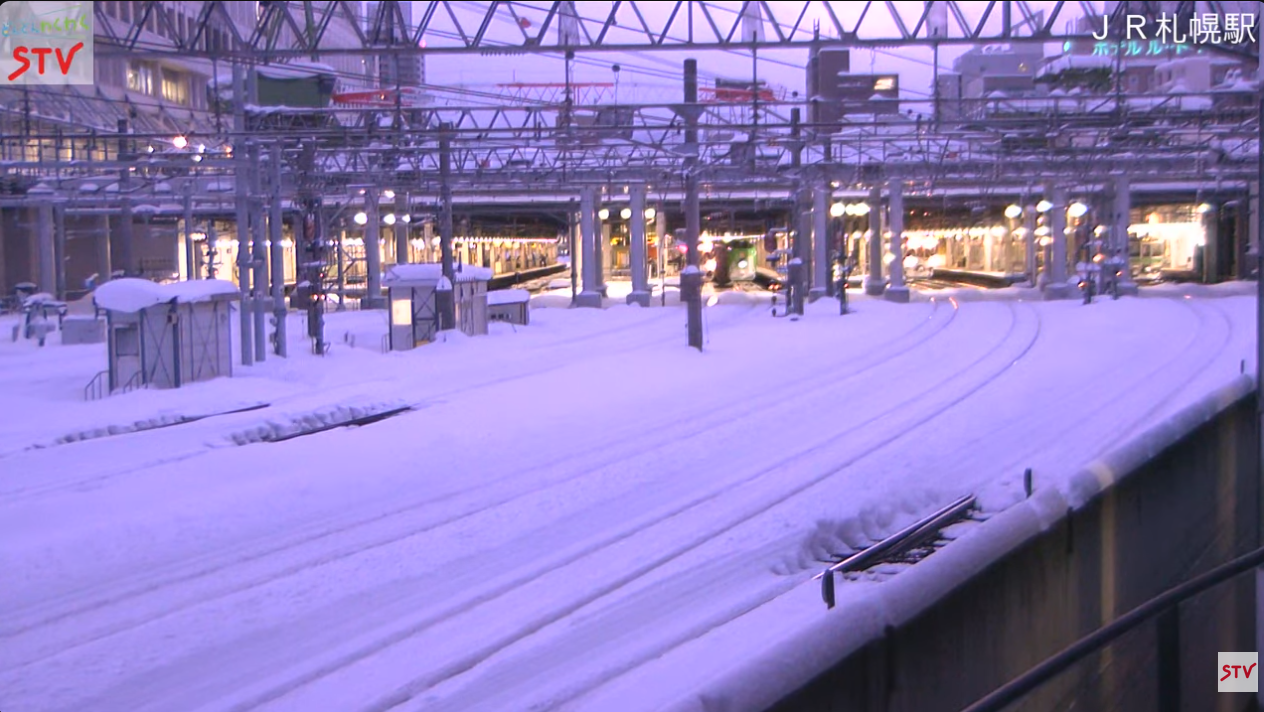 2026年1月31日17時00分_ライブカメラ JR札幌駅 (STV札幌テレビ放送)  Live Camera Sapporo Station , Hokkaido