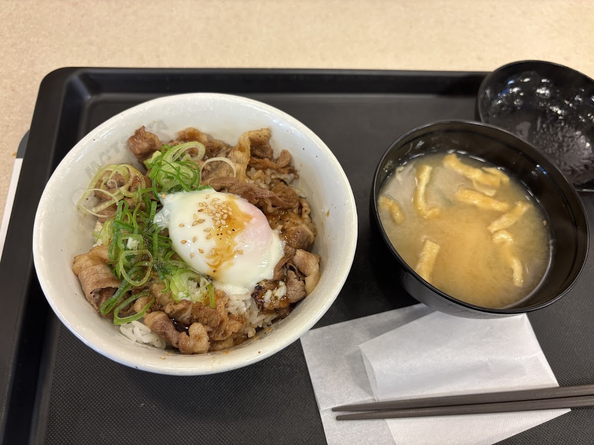 松屋 上野店で新焼き牛めし(並盛)【100円引きだったので】