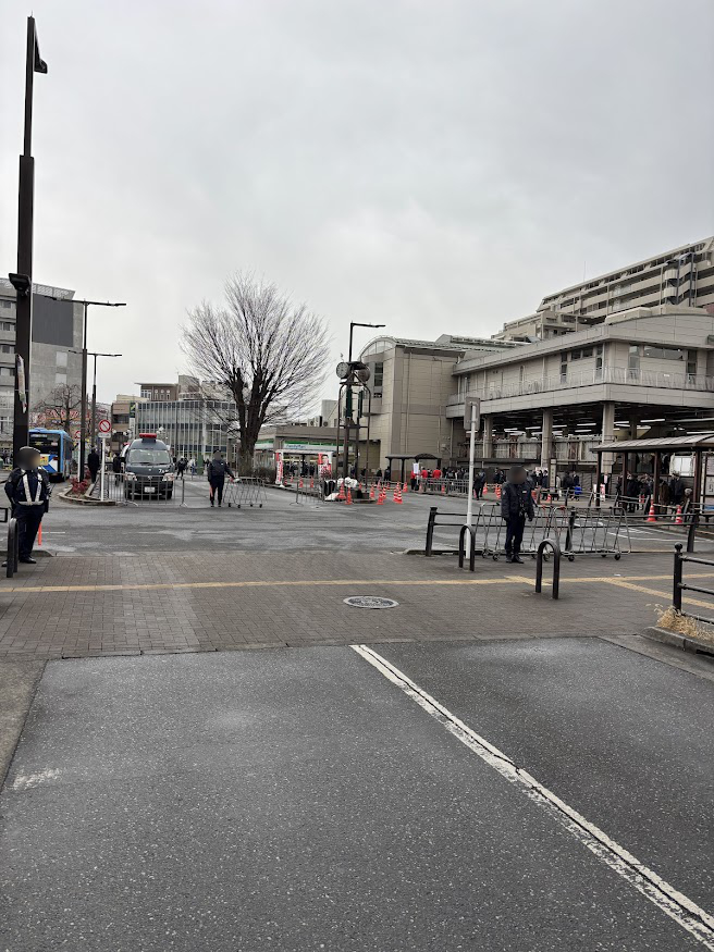 警察官だらけで厳重警戒中な花小金井駅北口