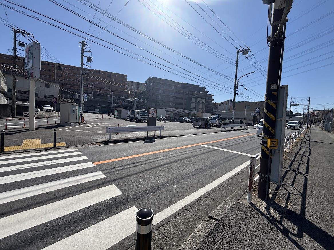 横浜市営地下鉄ブルーライン 下永谷駅前