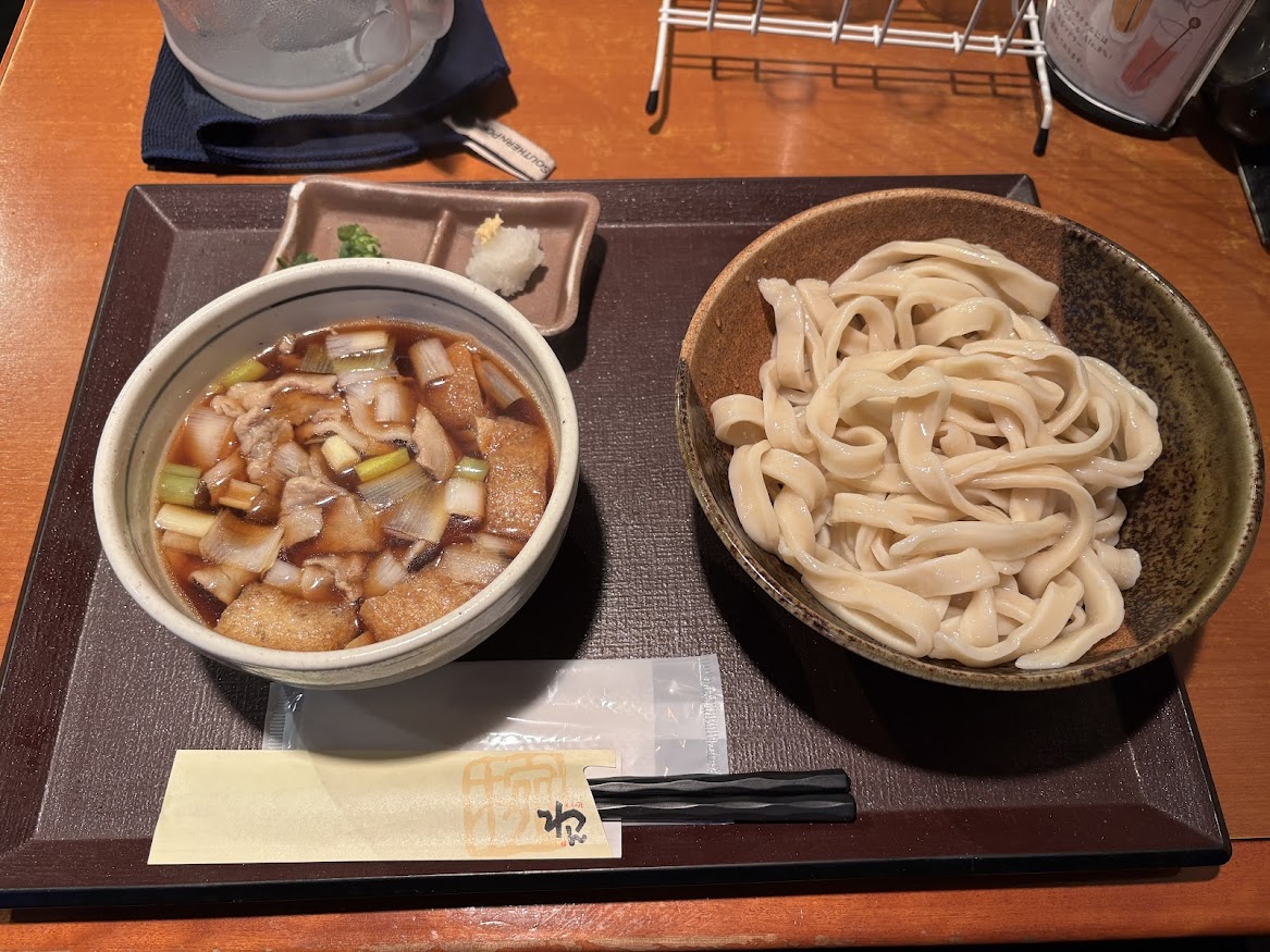武蔵野うどん はじめ製麺 田町店（くいもの屋わん 田町店のランチ営業）で武蔵野 肉汁つけうどん（並）