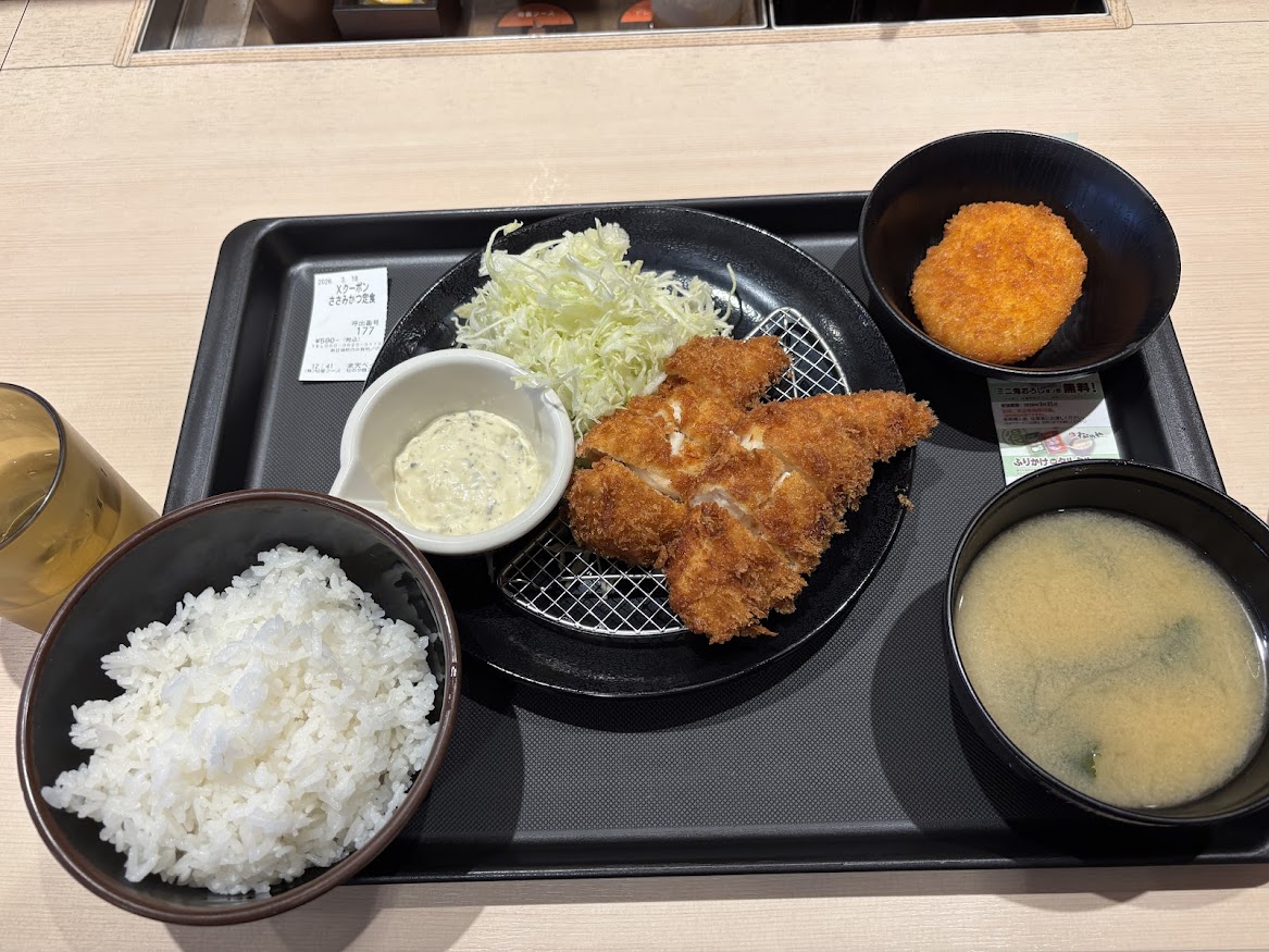 松のや・マイカリー食堂 鷺沼店でXクーポンささみかつ定食（鶏ささみかつ2本）、590円と無料券でもらったコロッケ