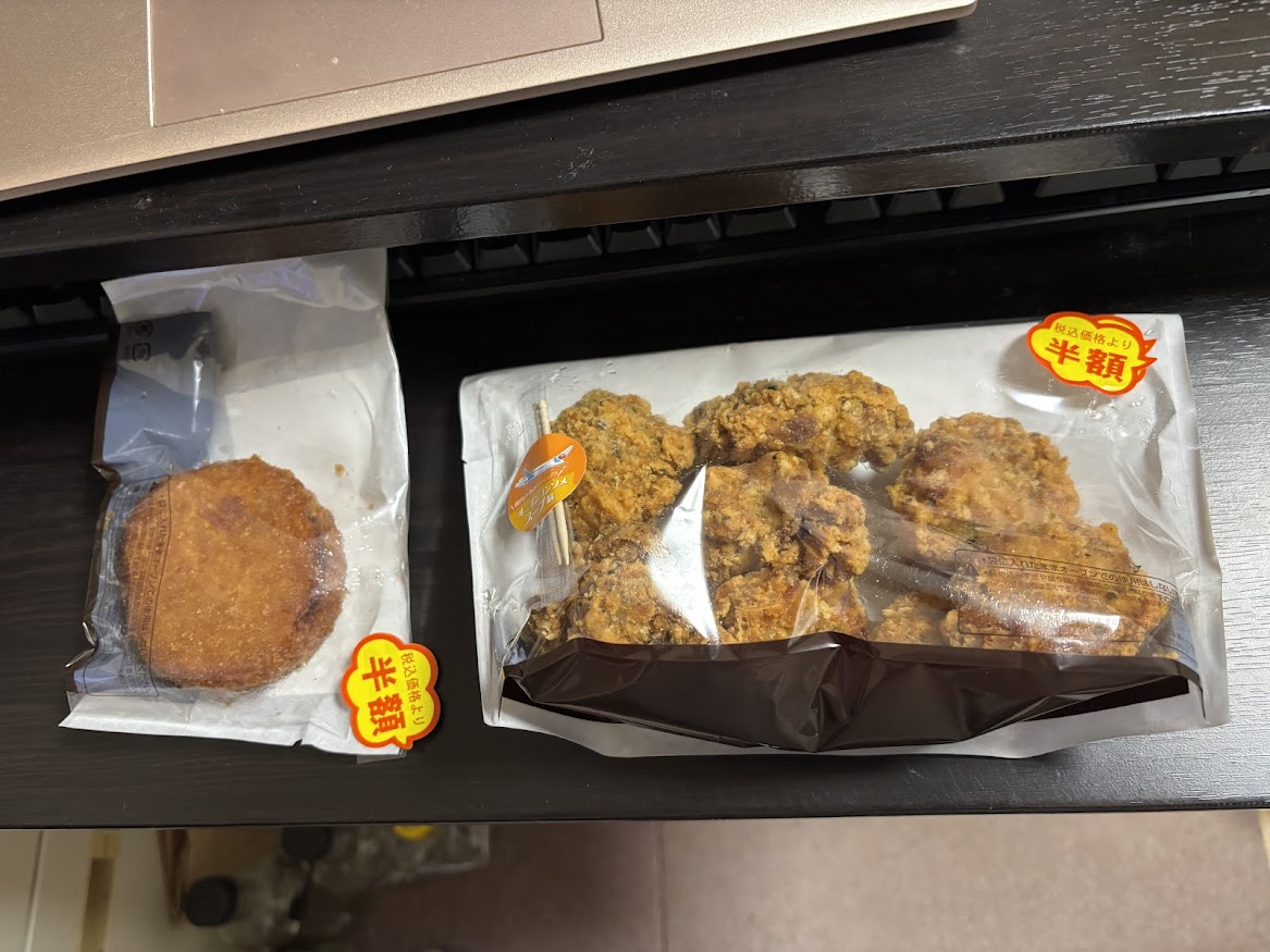 ローソンのLカラ オニオンコンソメスープ味8個、贅沢厚切りハムカツをどちらも半額で合計392円