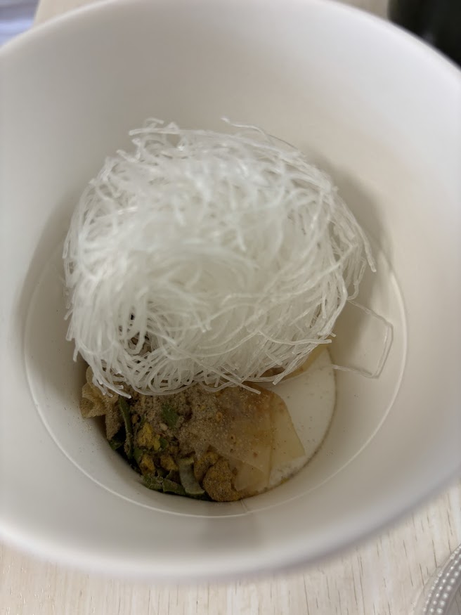 みなさまのお墨付 スープはるさめワンタンの中身