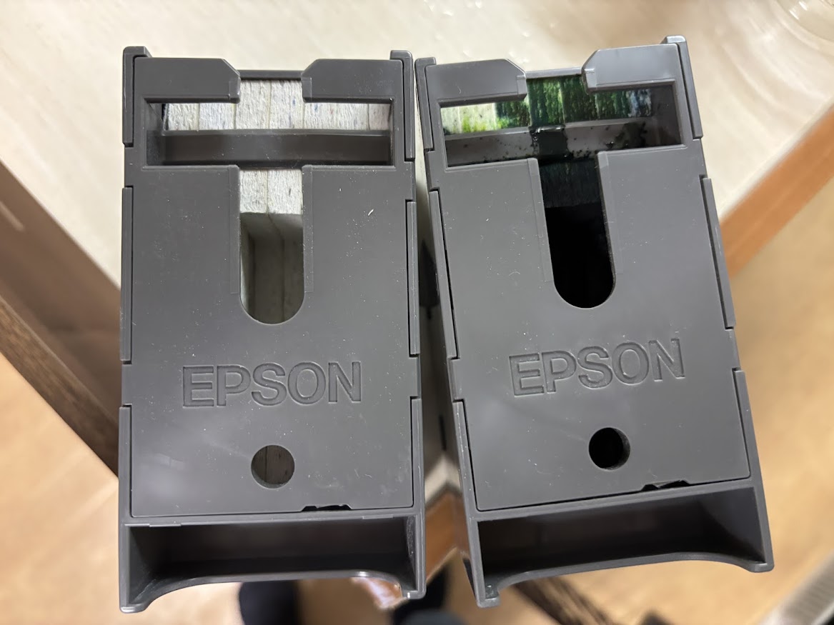エプソン EPSON メンテナンスボックス PXMB7の新品と満杯で取りだしたボックス