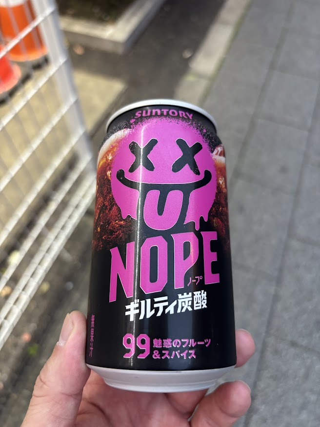 サントリーの「ギルティ炭酸 NOPE（ノープ）」「完熟・トロピカルフルーツやスパイス類、バニリンなど99種以上の魅惑の香りを複雑にブレンドしたNOPEオリジナルレシピ」