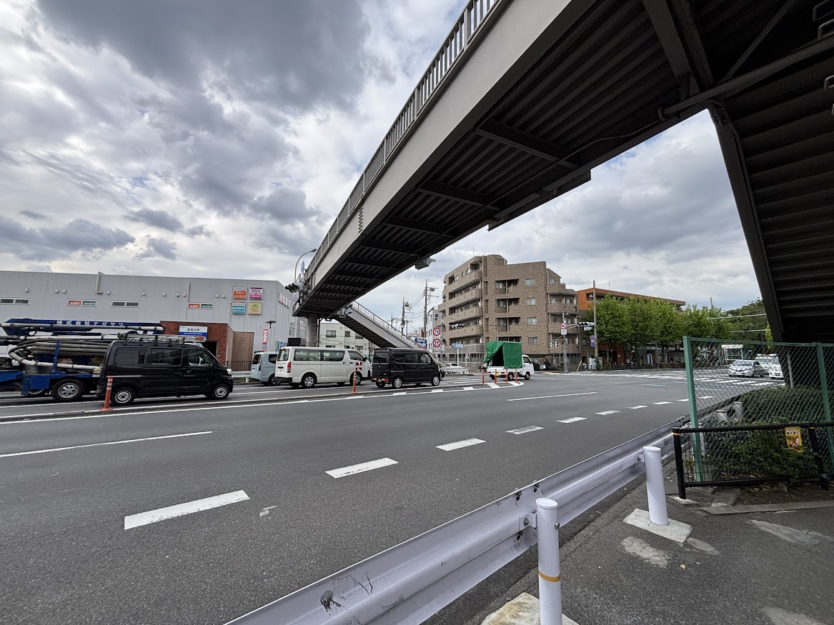 西武有楽町線 新桜台駅前（東京都道318号環状七号線（環七通り））