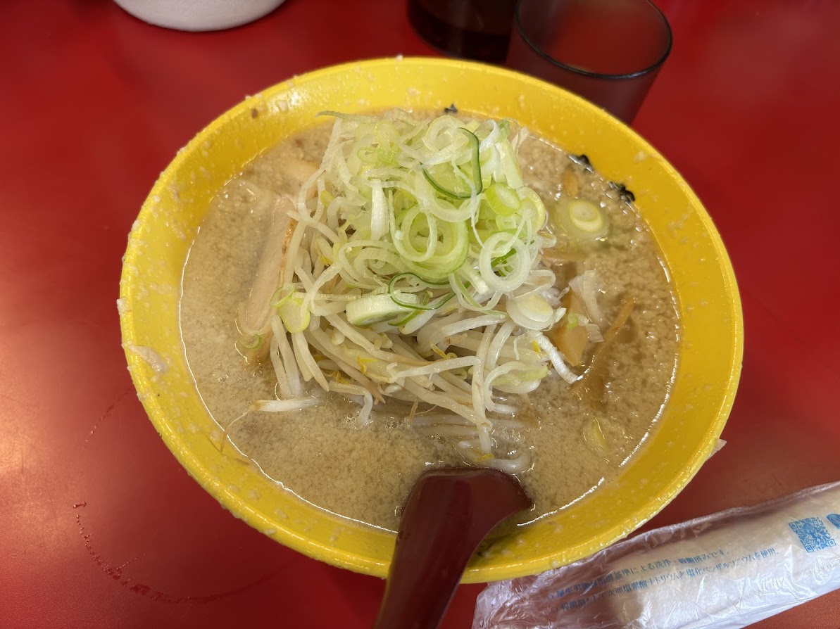 らーめん弁慶 浅草本店で背脂たっぷりのラーメン