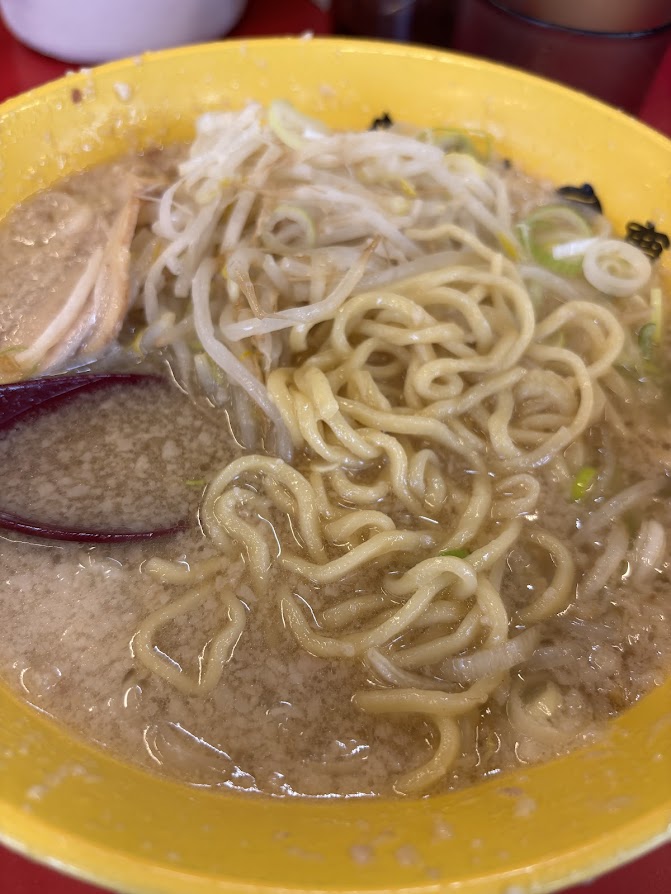 らーめん弁慶 浅草本店で背脂たっぷりのラーメン